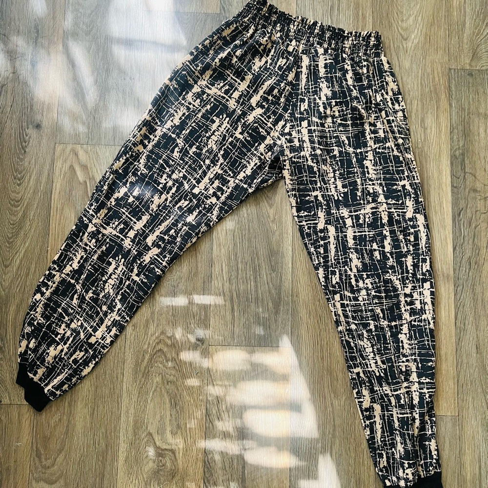 Black & Beige Graphic Jeanie Pants